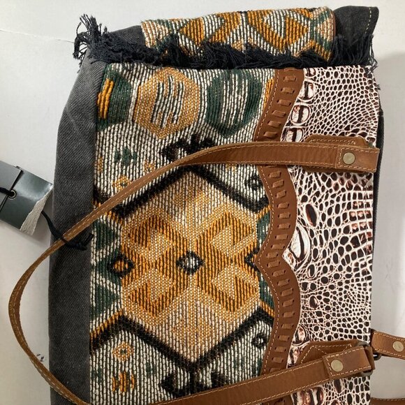 Womens Myra Bag Seneca Heritage Leather Tapestry 13.5 x 9.5 x 4" NWT - Picture 6 of 7